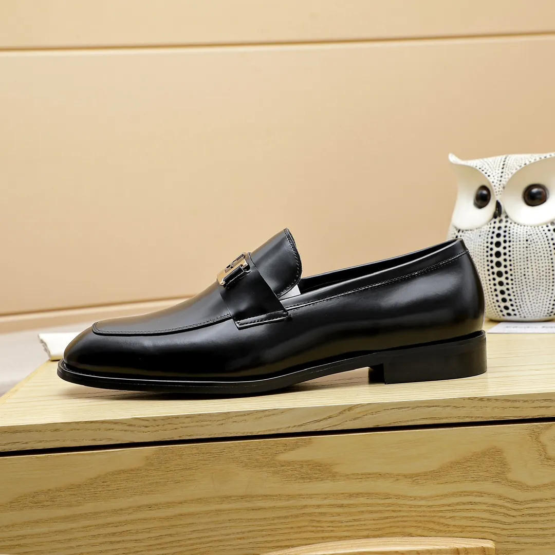 Factory price 460 🔥Ferragamo's new men's casual slip-on shoes🇨🇳Official website original 1:1 mold opening, original quality💯Fine workmanship, high-end luxury☘The upper is made of imported Italian first-layer cowhide🌴Water-dyed🐂Leather lining🍓Rubber wear-resistant and non-slip outsole, breathable and comfortable to wear🍍The first choice for high-grade men, black is optional! Code number 38-44 (45.46. Can be customized)
